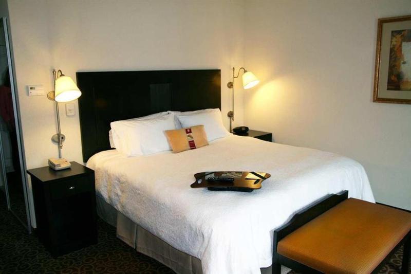 Hampton 3* Kingston